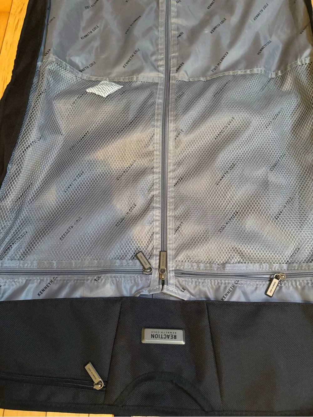 Reaction Kenneth Cole Travel Carry Bag